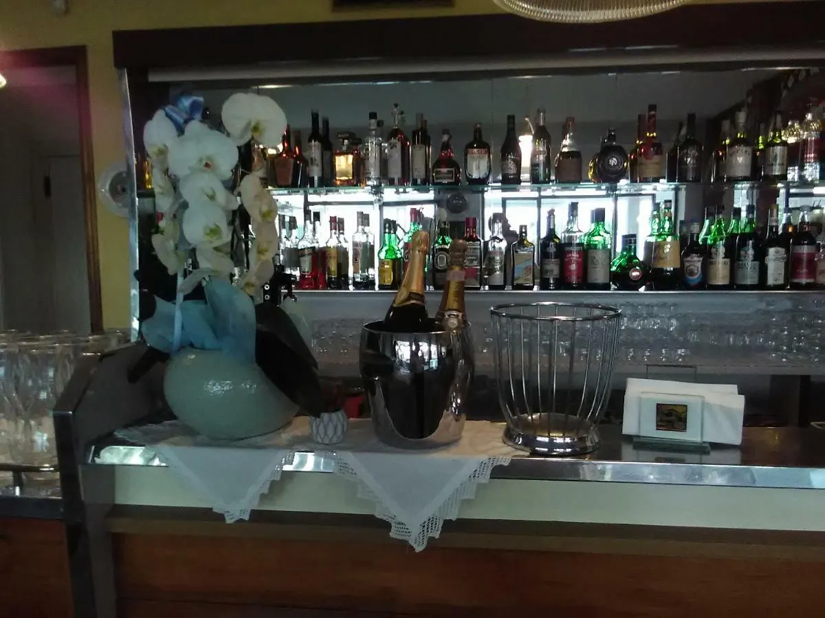 Hotel Cristallo Peschiera del Garda 2*,  Italy