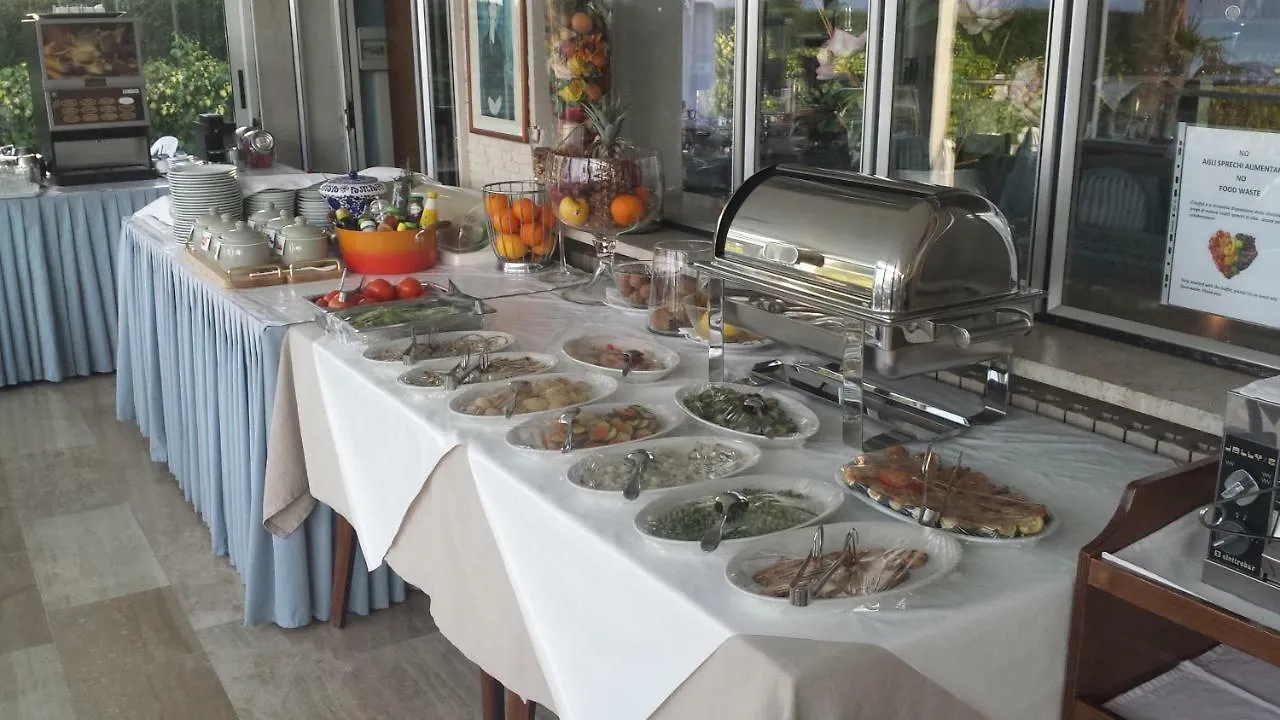 Hotel Cristallo Peschiera del Garda 2*,  Italy
